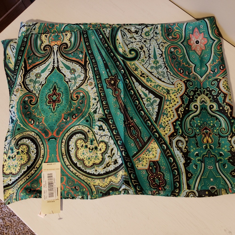 Silky green paisley scarf. NWT!